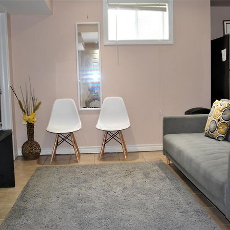Beautiful And Spacious Basement Apartment 브램턴 외부 사진