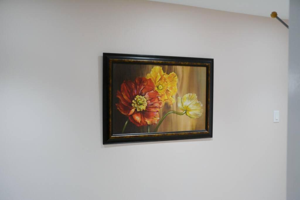 Beautiful And Spacious Basement Apartment 브램턴 외부 사진