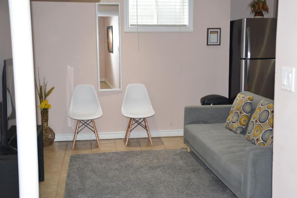 Beautiful And Spacious Basement Apartment 브램턴 외부 사진