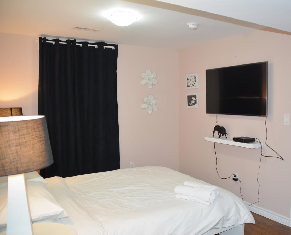 Beautiful And Spacious Basement Apartment 브램턴 외부 사진